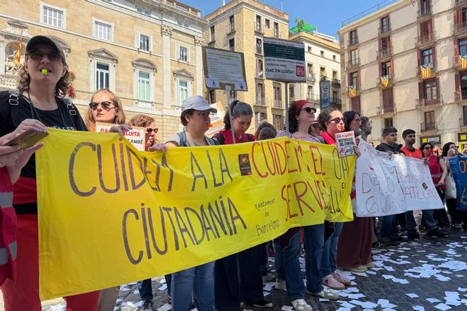 "Queremos negociación": trabajadores del Ayuntamiento de Barcelona protestan contra el nuevo convenio