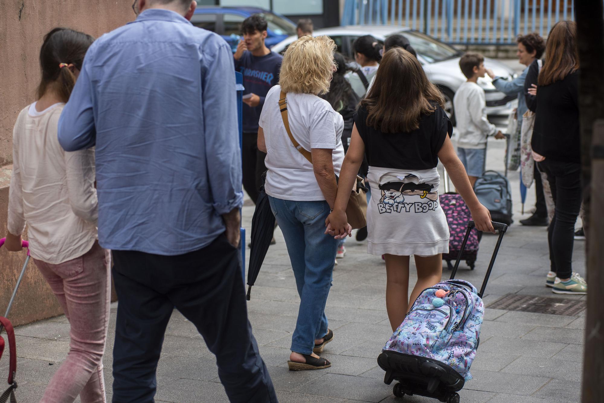 Besos, abrazos y sin mascarillas en el inicio del curso escolar