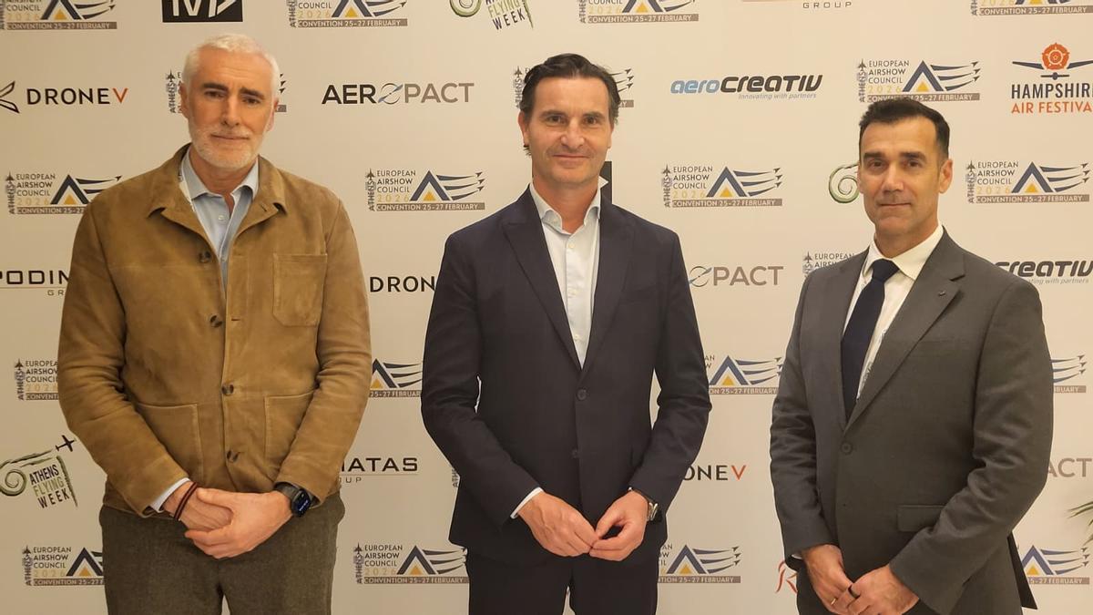 Por la izquierda, Pablo González, Jorge González-Palacios y Manolis Karachalios, en Atenas.