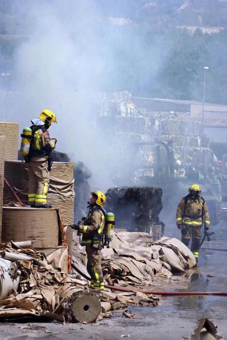 Incendi a la paperera Hinojosa de Sarrià de Ter