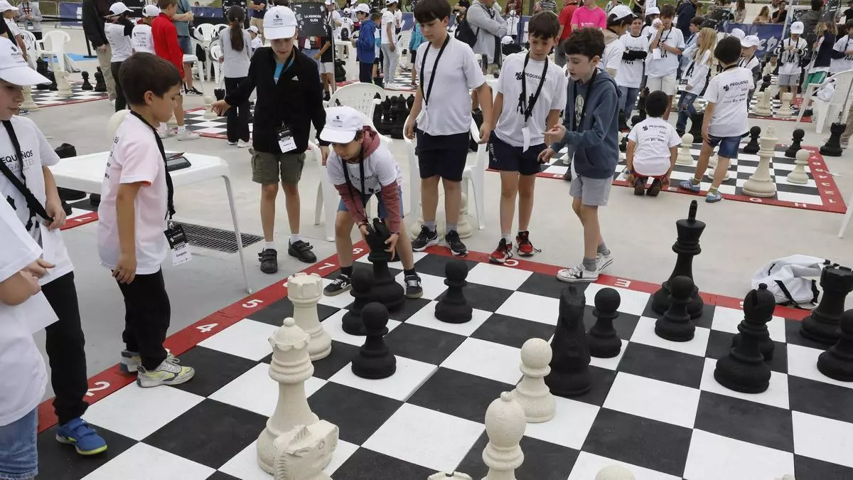 Cuando la diversión hace jaque mate: el IV torneo "Pequeños Gigantes" congrega en Oviedo a más de 400 pequeños maestros del ajedrez