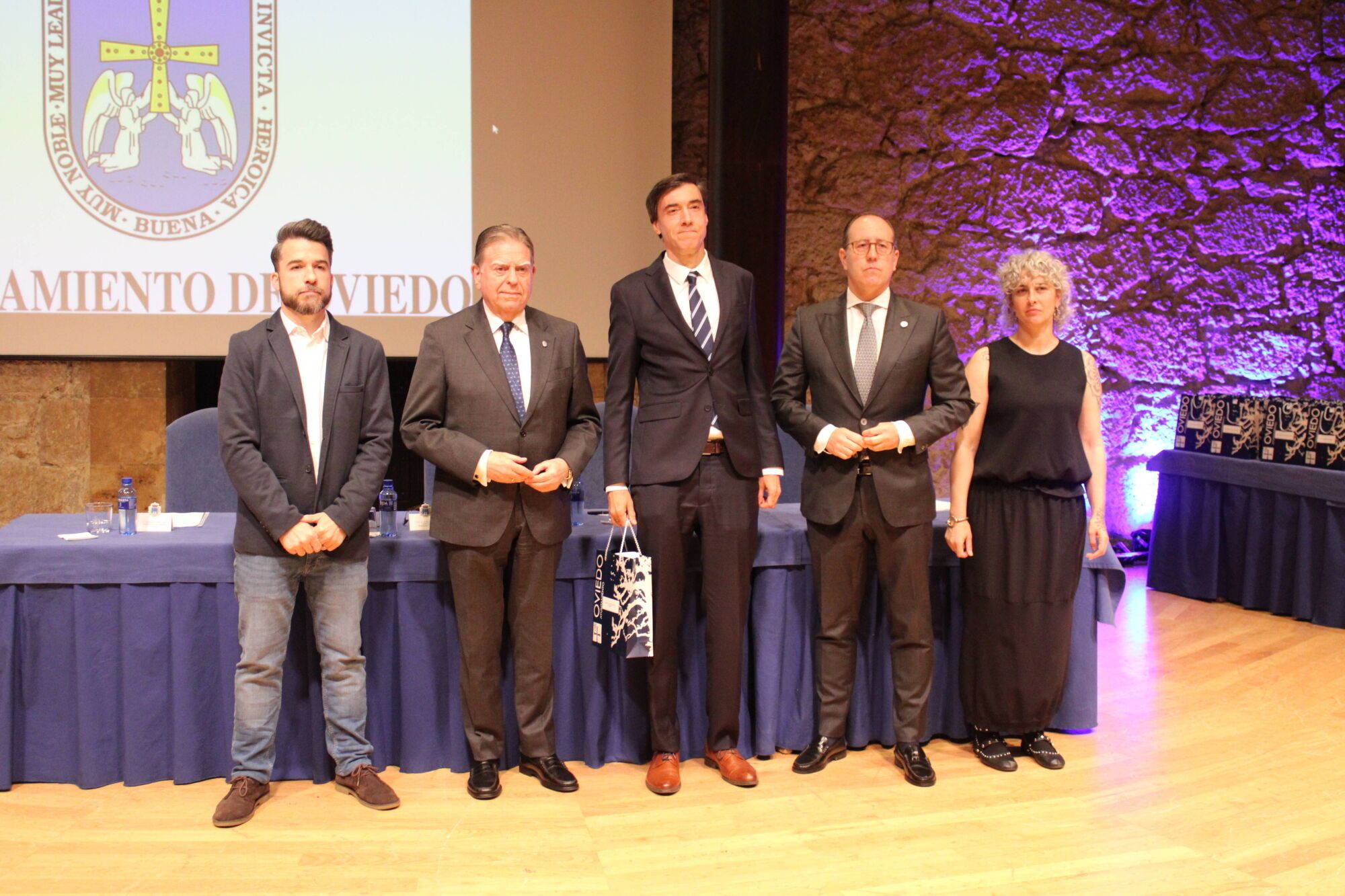 Acto institucional Santa Rita Hora: 11:00 Lugar: Oviedo, Sala de Cámara del Auditorio Príncipe Felipe Descripción: Homenaje a los trabajadores municipales jubilados y a quienes cumplen 25 y 40 años de servicio en el Ayuntamiento.
