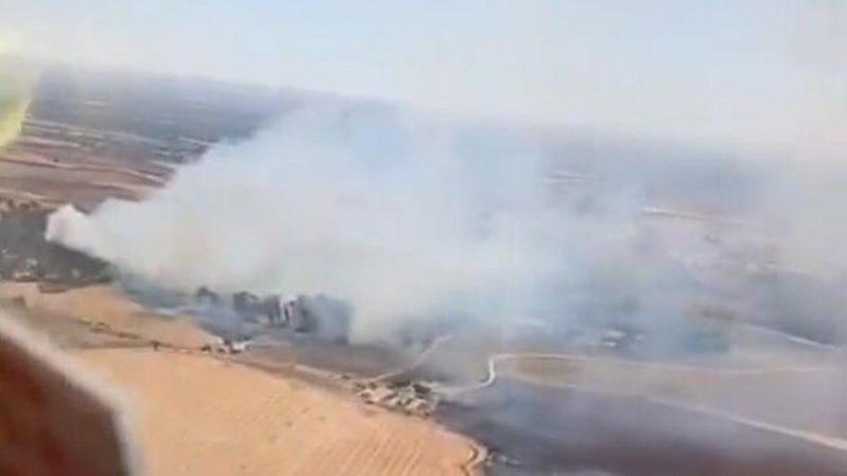 Incendio forestal declarado frente al parque zoológico Mundo Park de Guillena.