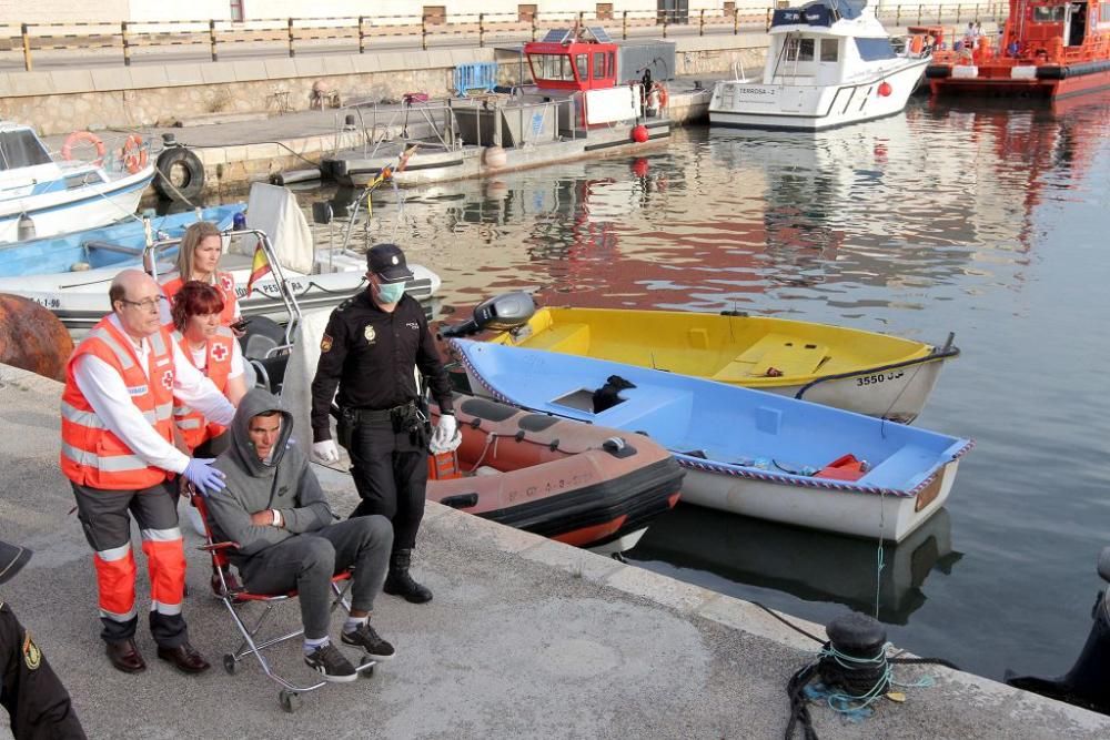 Llegan 6 personas rescatadas en una patera a Cartagena