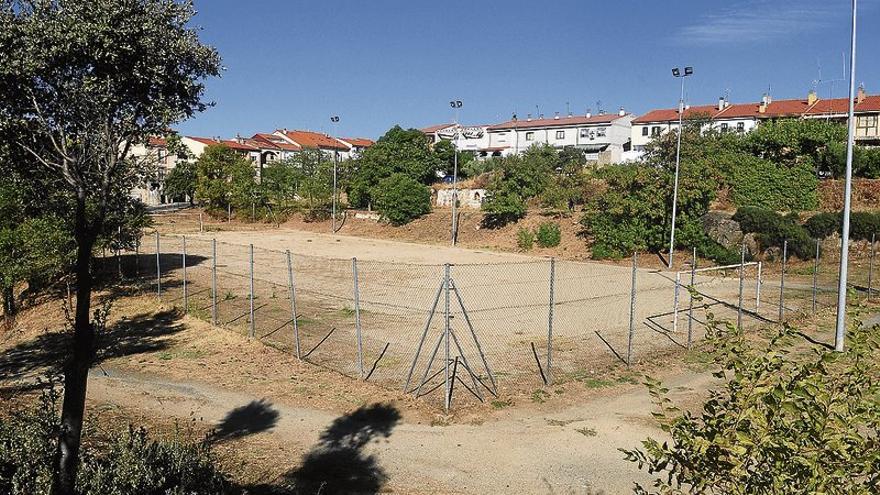 El Ayuntamiento de Plasencia proyecta habilitar aparcamientos en la Serrana