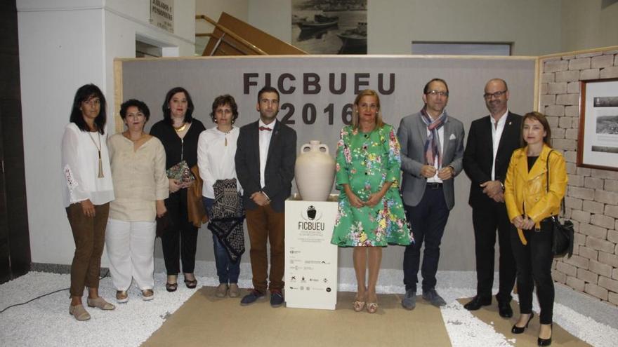 Las autoridades antes de la gala final del FIC Bueu 2016. // S.Álvarez