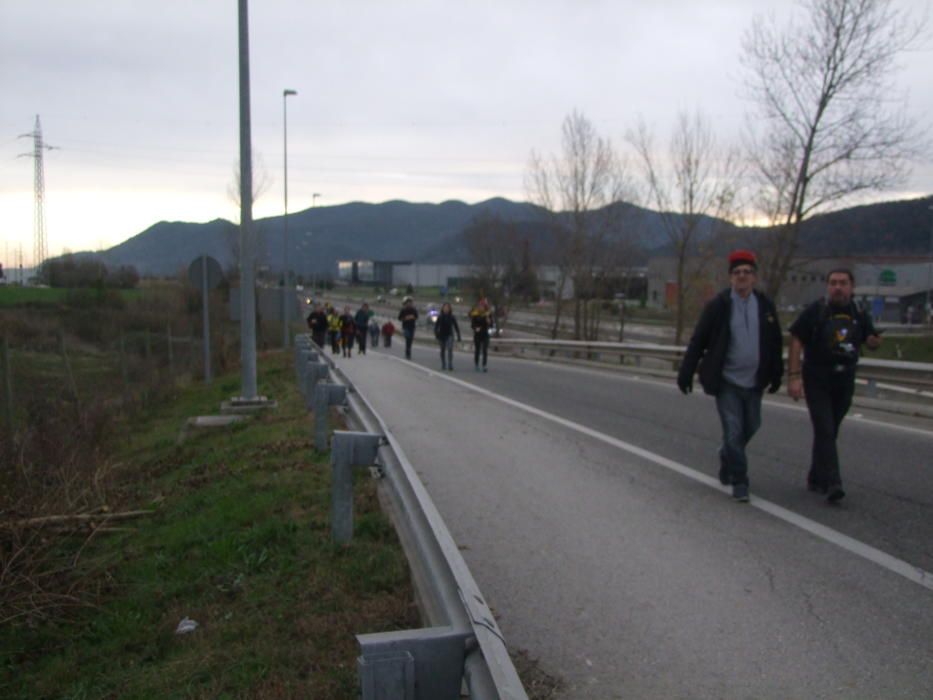 Centenars de persones arriben a Olot amb les "Marxes per la llibertat"