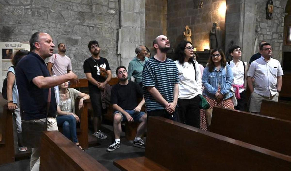 Los jardines del café Moderno, uno de los momentos mas esperados del ciclo de visitas | RAFA VÁZQUEZ