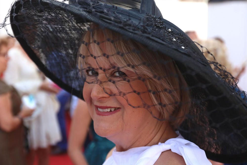 La Pasarela de Moda de la Semana del Mayor ha tenido como protagonistas a 132 modelos de entre 55 y 80 años, que han desfilado en la plaza de La Constitución.