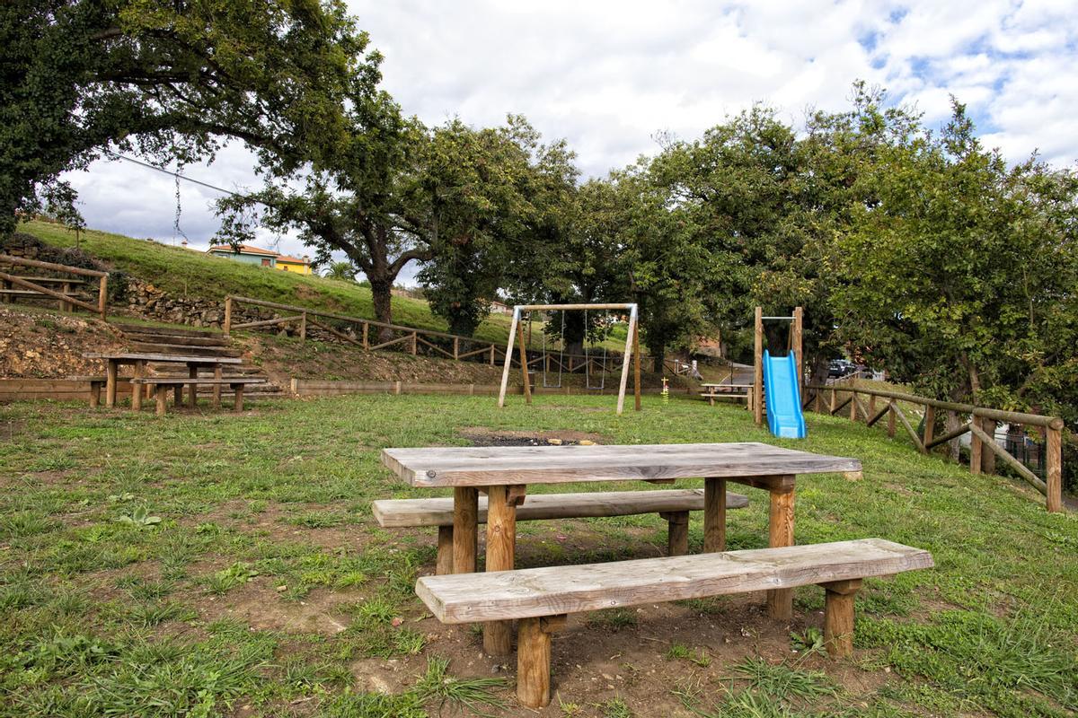 El área recreativa de Campiello, en Llanera, un paraíso entre castaños