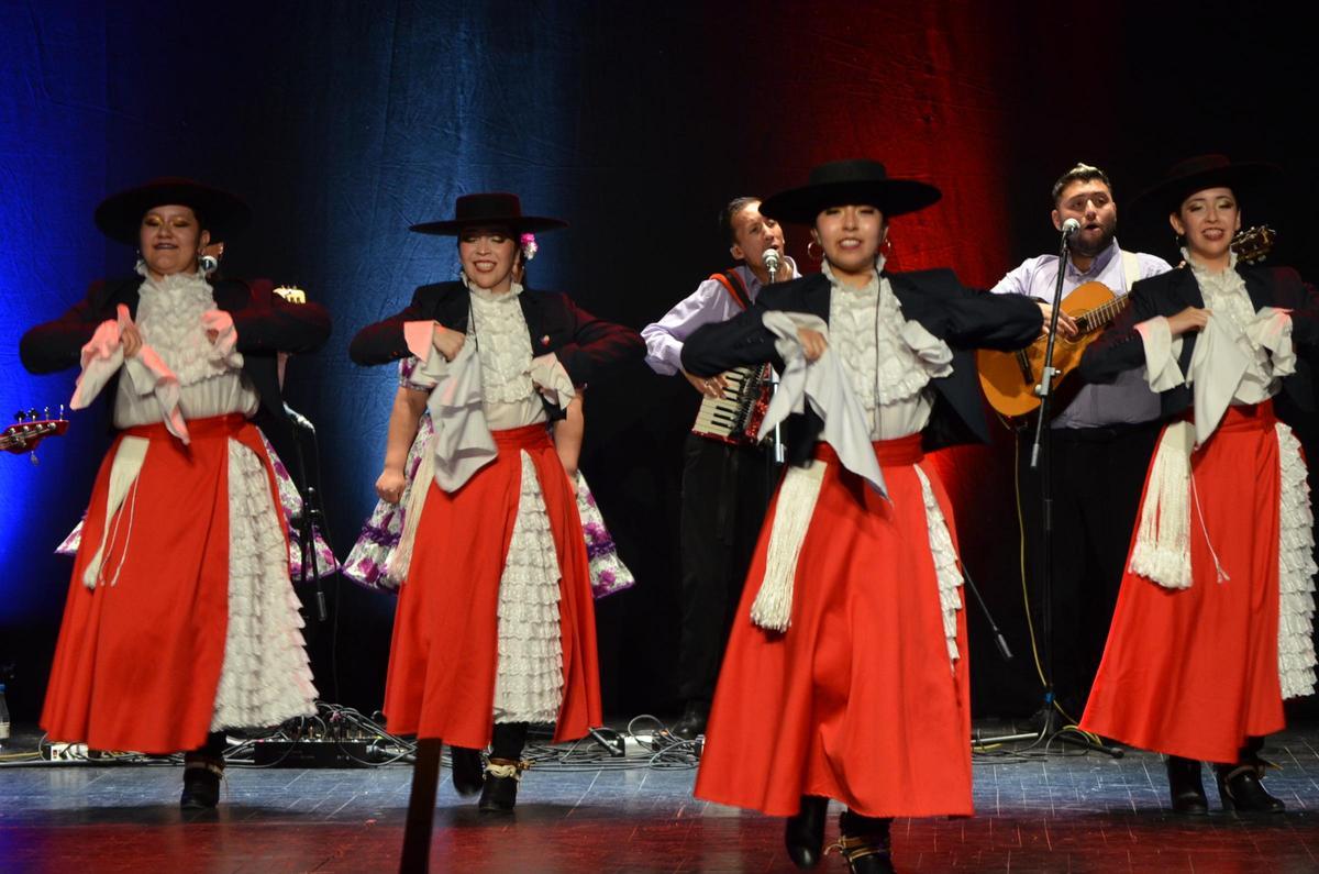 Festival Internacional de Folklore Chile (1) Festival Internacional de Folklore Chile (1)