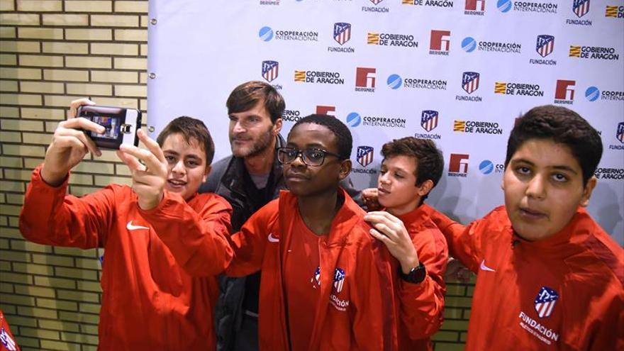 El Atlético de Madrid ayuda a cien jóvenes de Zaragoza