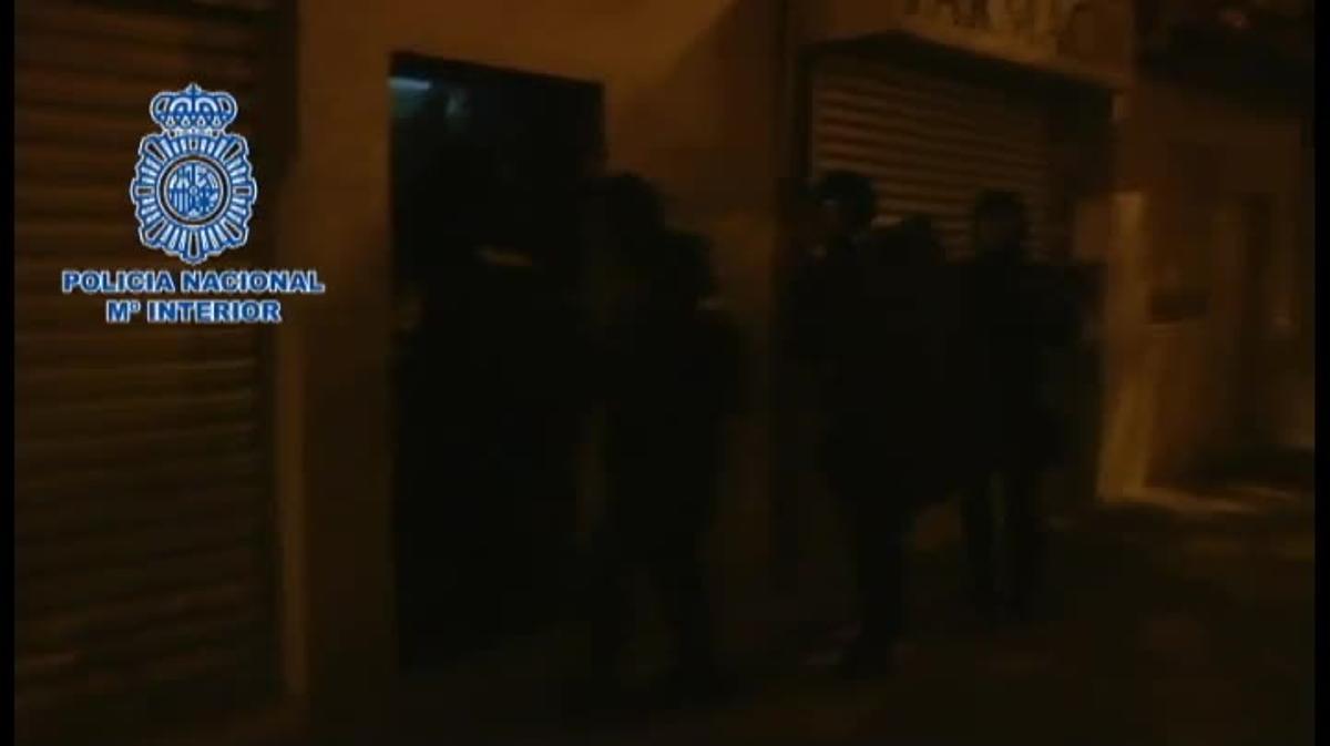 Detinguts a Madrid dos presumptes terroristes especialitzats en gihadisme electrònic.
