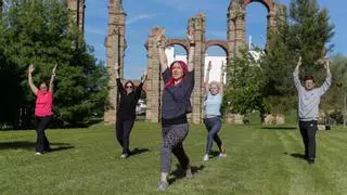 Yoga en el Acueducto de Los Milagros de Mérida