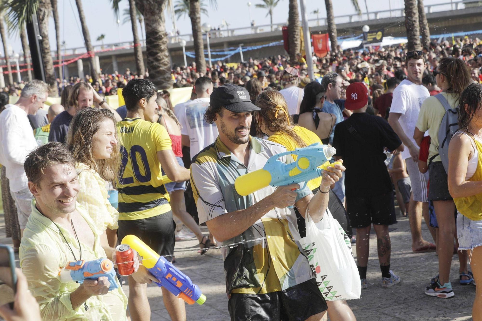 Búscate en la batalla de agua de Canamunt y Canavall