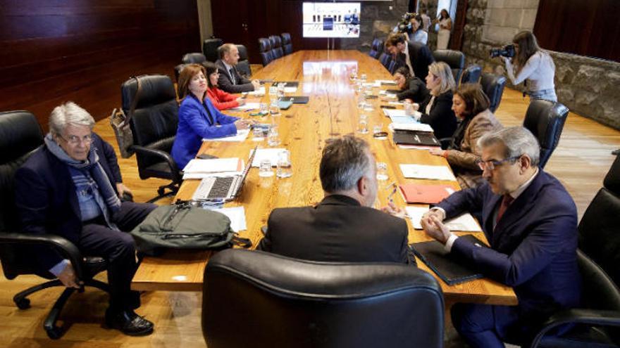 Inicio del Consejo de Gobierno, ayer en Santa Cruz de Teerife.