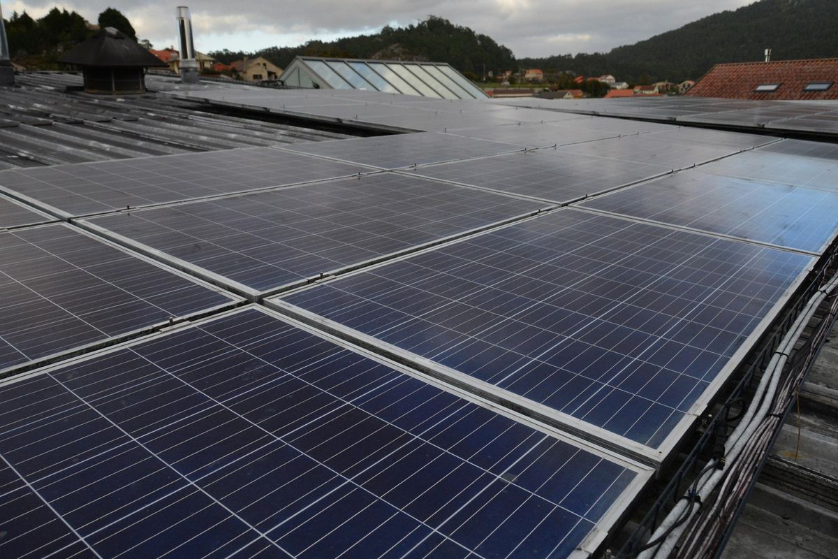 Planta fotovoltaica en el tejado de la Panadería Iglesias.