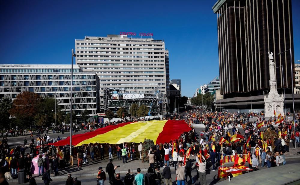 Vox concentra a miles de personas en Colón en ...