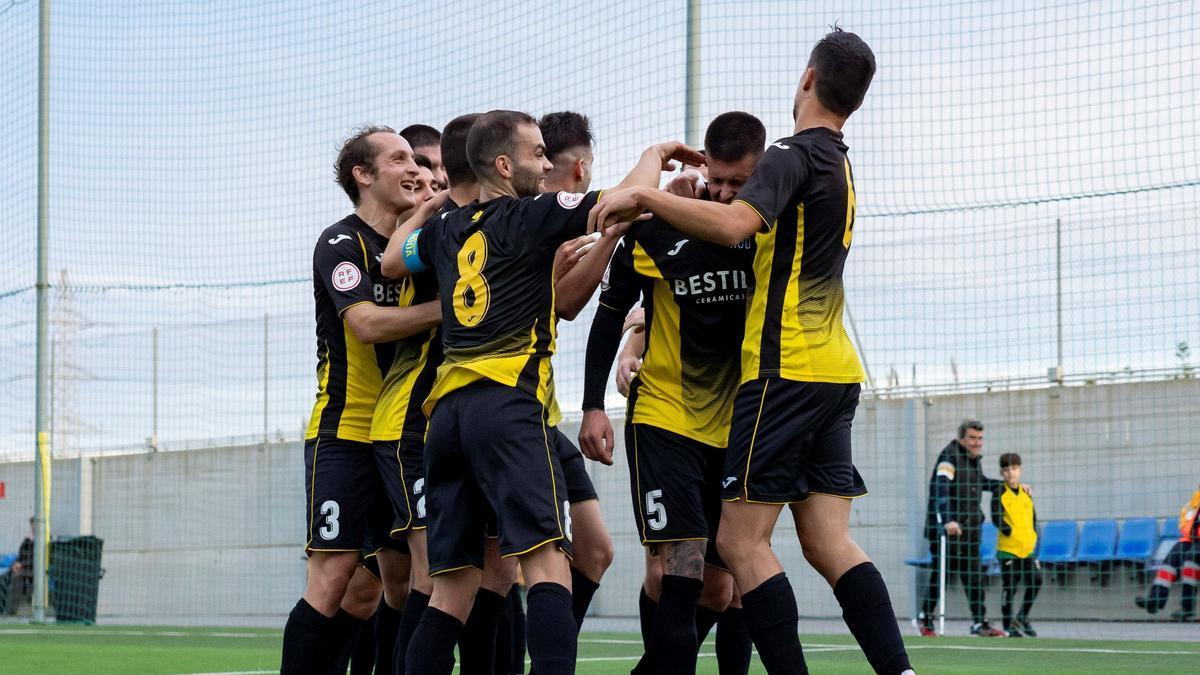 Los jugadores del Roda celebran un gol.