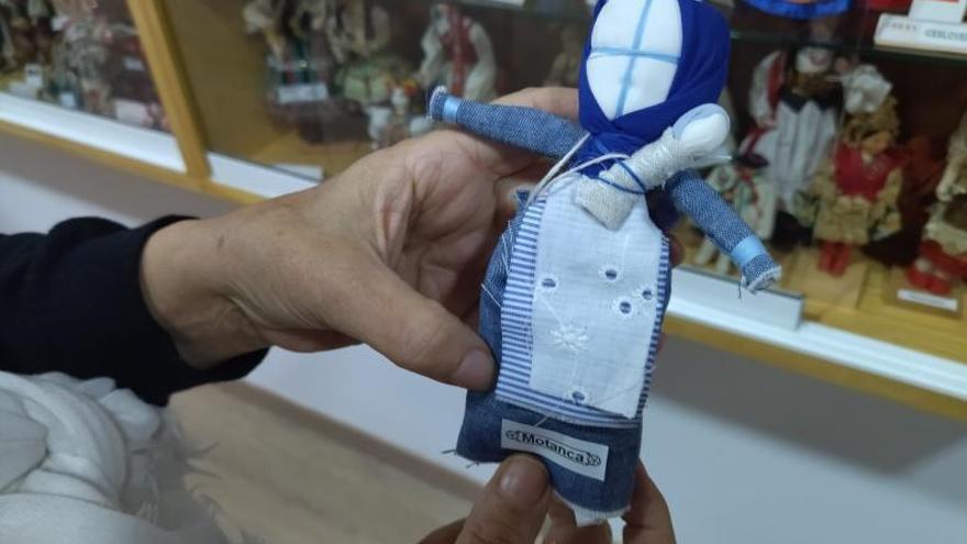 Una muñeca tradicional ucraniana. Las hacen las abuelas y no utilizan agujas