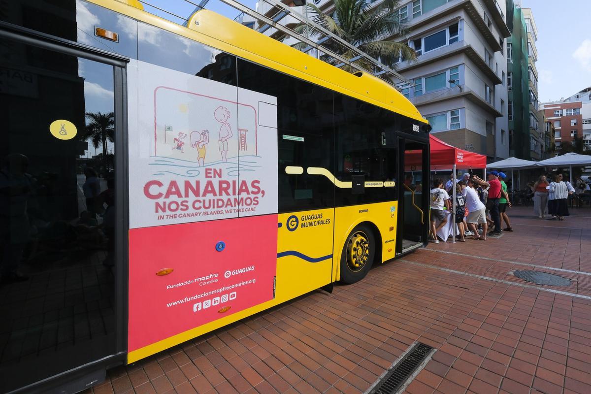 Presentación de la campaña de sensibilización en entornos acuáticos de Guaguas Municipales y Fundación Mapfre