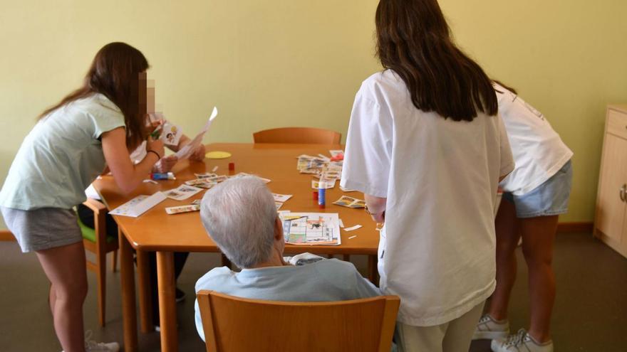 Escuchar, reconocer y compartir: &#039;voluntariado&#039; de jóvenes con TCA con mayores con alzhéimer en A Coruña