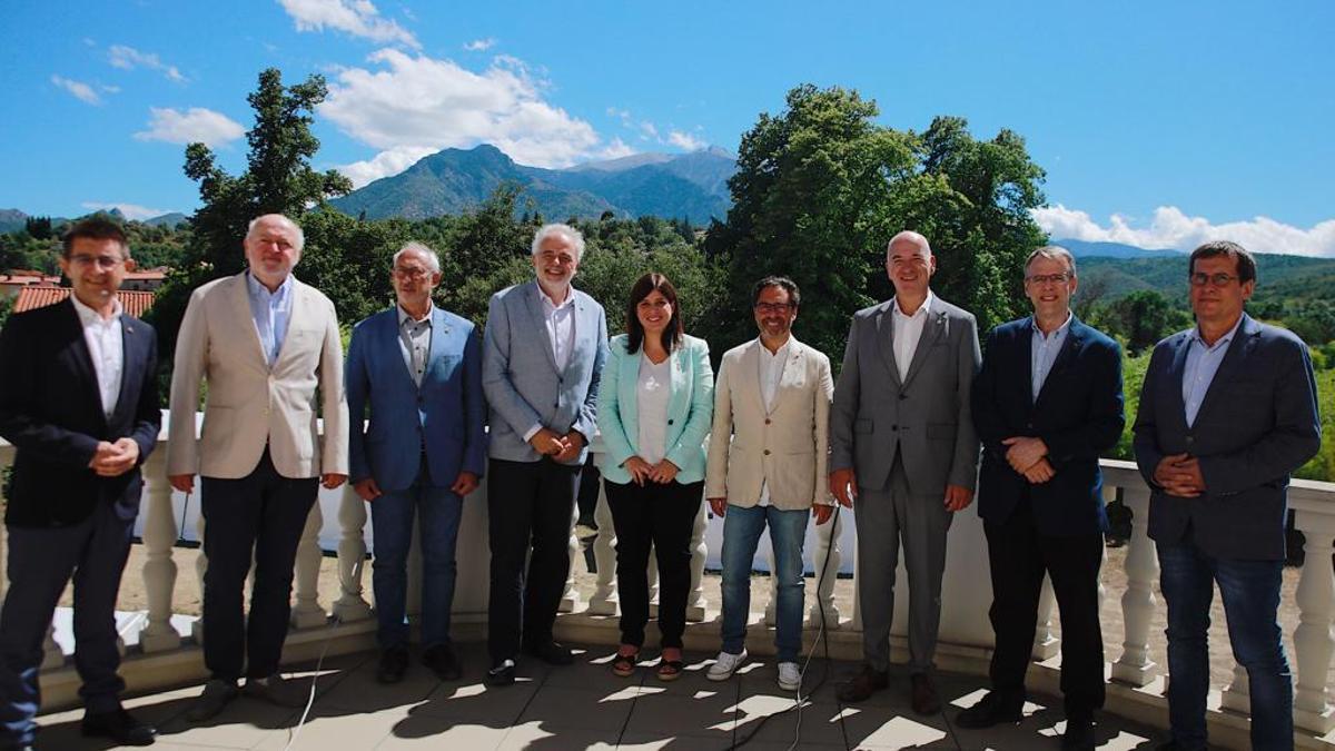 La 'consellera' Gemma Geis, junto a los rectores de las universidades públicas catalanas, este viernes en la Universitat Catalana d'Estiu.