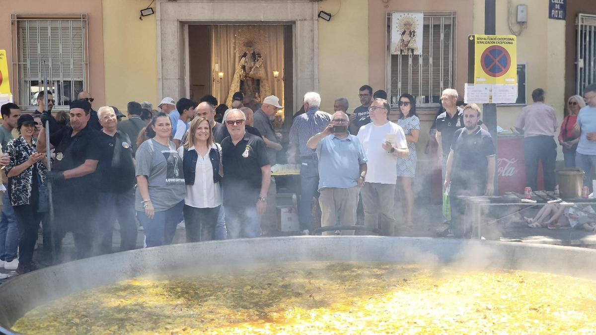 En Patraix se cocinó una paella gigante