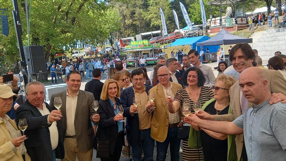 Autoridades autonómicas, provinciais e locais na Festa do Viño da Ulla