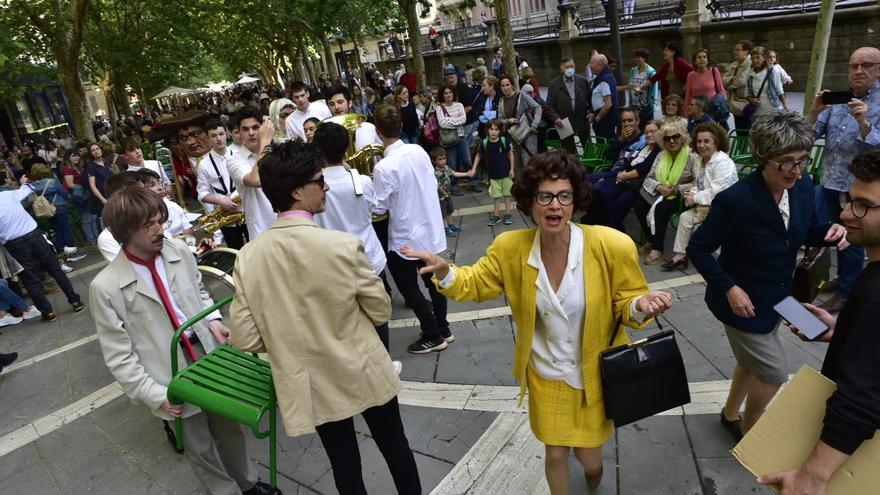 El Passeig torna a acollir les &#039;cadires de la Rosita&#039;, que s&#039;han estrenat amb una acció teatral