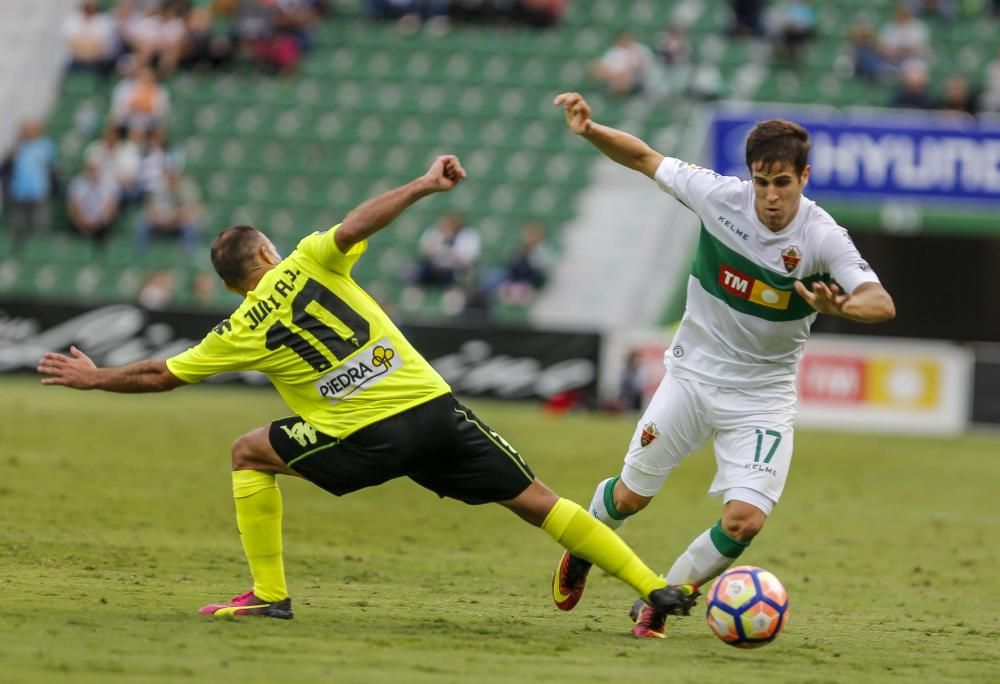 El Elche domina al Córdoba