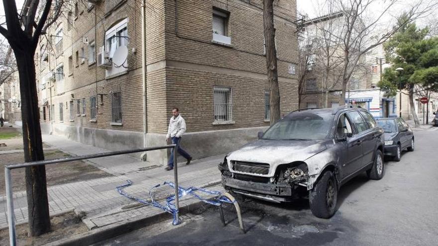 Quemados otros 5 contenedores y ocho coches en Zaragoza