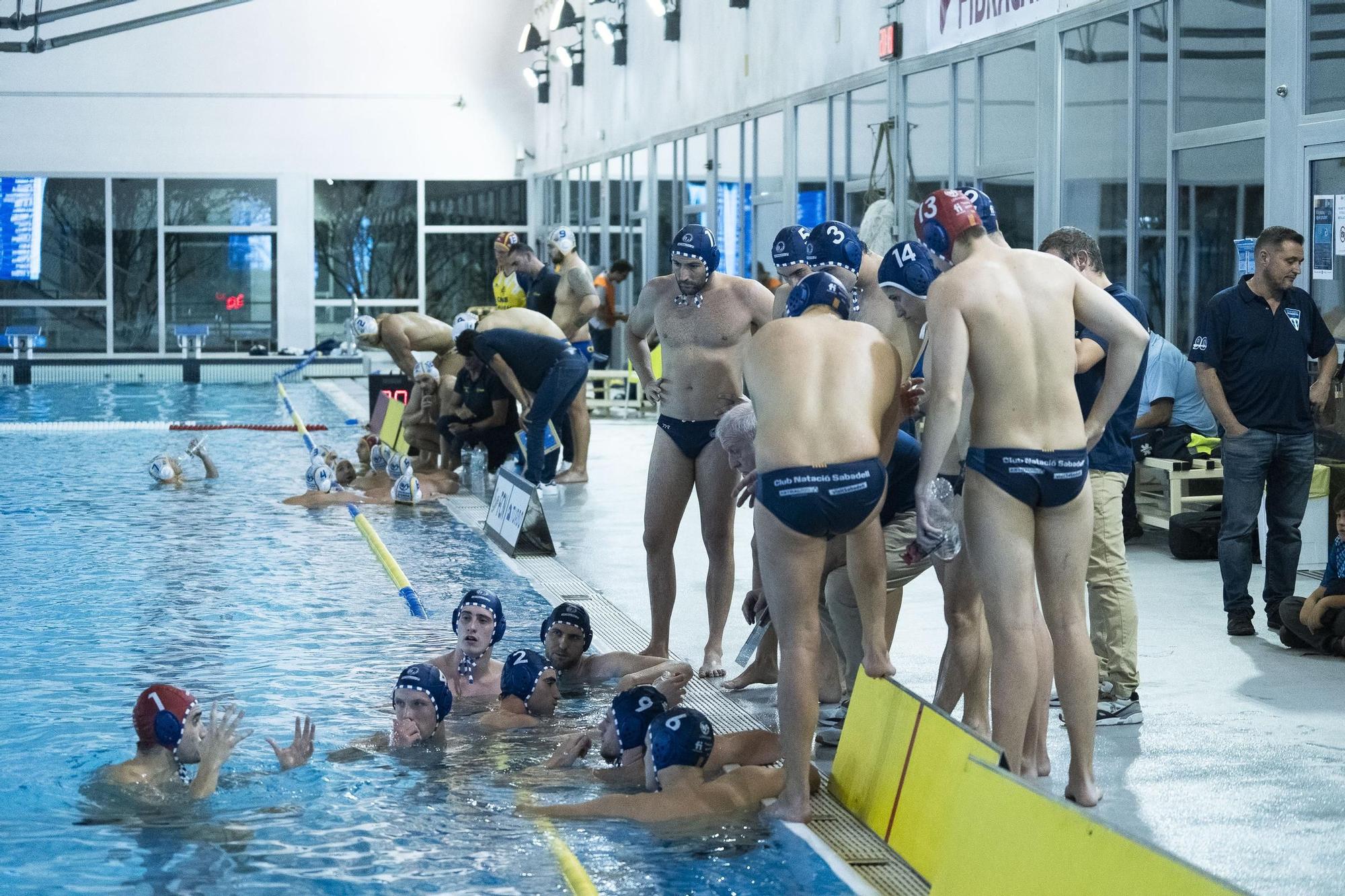 Imatges de la final de la Copa Catalunya de waterpolo entre l'Atlètic Barceloneta i el CN Sabadell