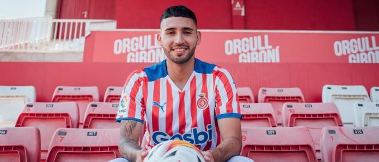 Nahuel Lautaro Bustos, delantero del Girona FC, llega motivado al duelo contra la UD Ibiza.