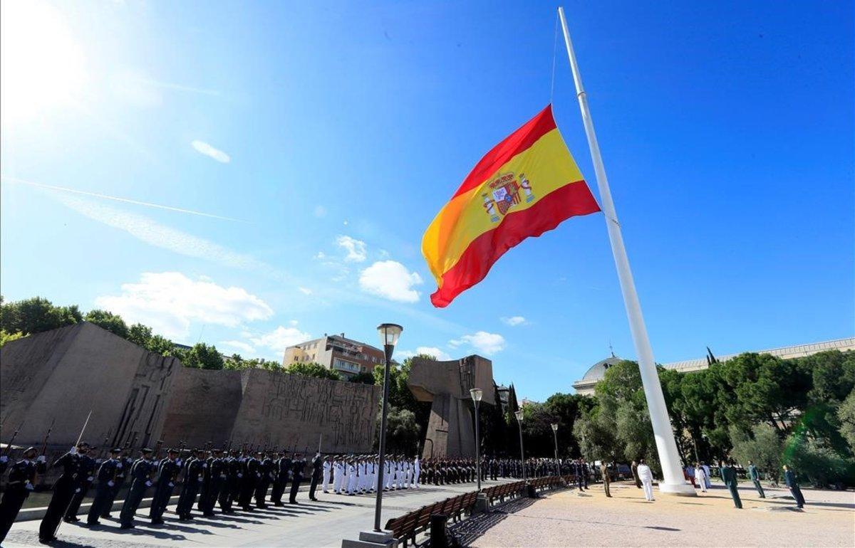 zentauroepp48696786 izado bandera rey190619105254 zentauroepp48696786 izado bandera rey190619105254