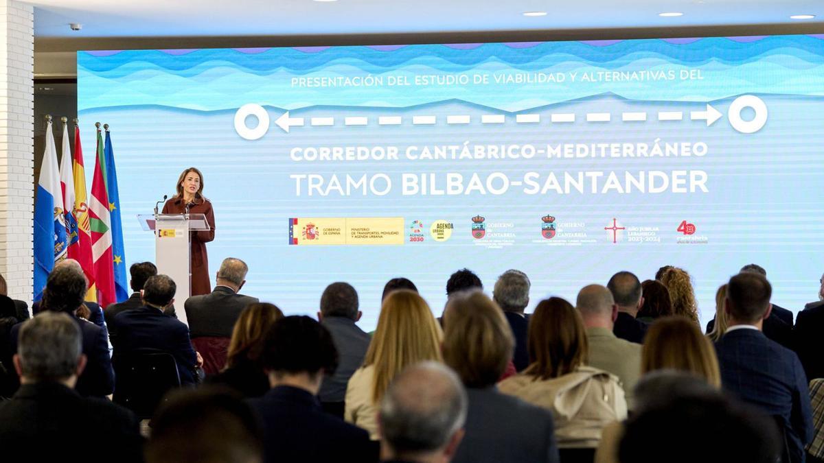Raquel Sánchez, ayer, durante la presentación en Santander del estudio del tramo Santander-Bilbao del Corredor Cantábrico-Mediterráneo. | Europa Press
