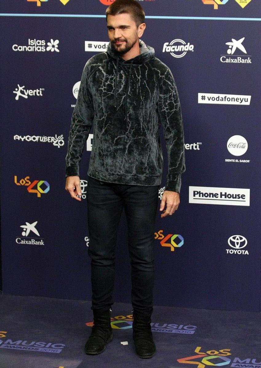 Juanes apuesta por el terciopelo en Los 40 Music Awards