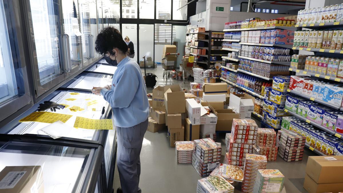 Preparativos para la apertura del supermercado gastronómico de Maskom en La Merced.