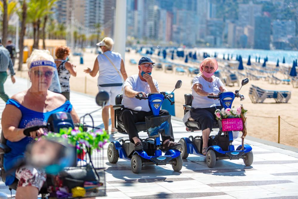 Quejas de usuarios en la apertura de las playas parceladas en Benidorm