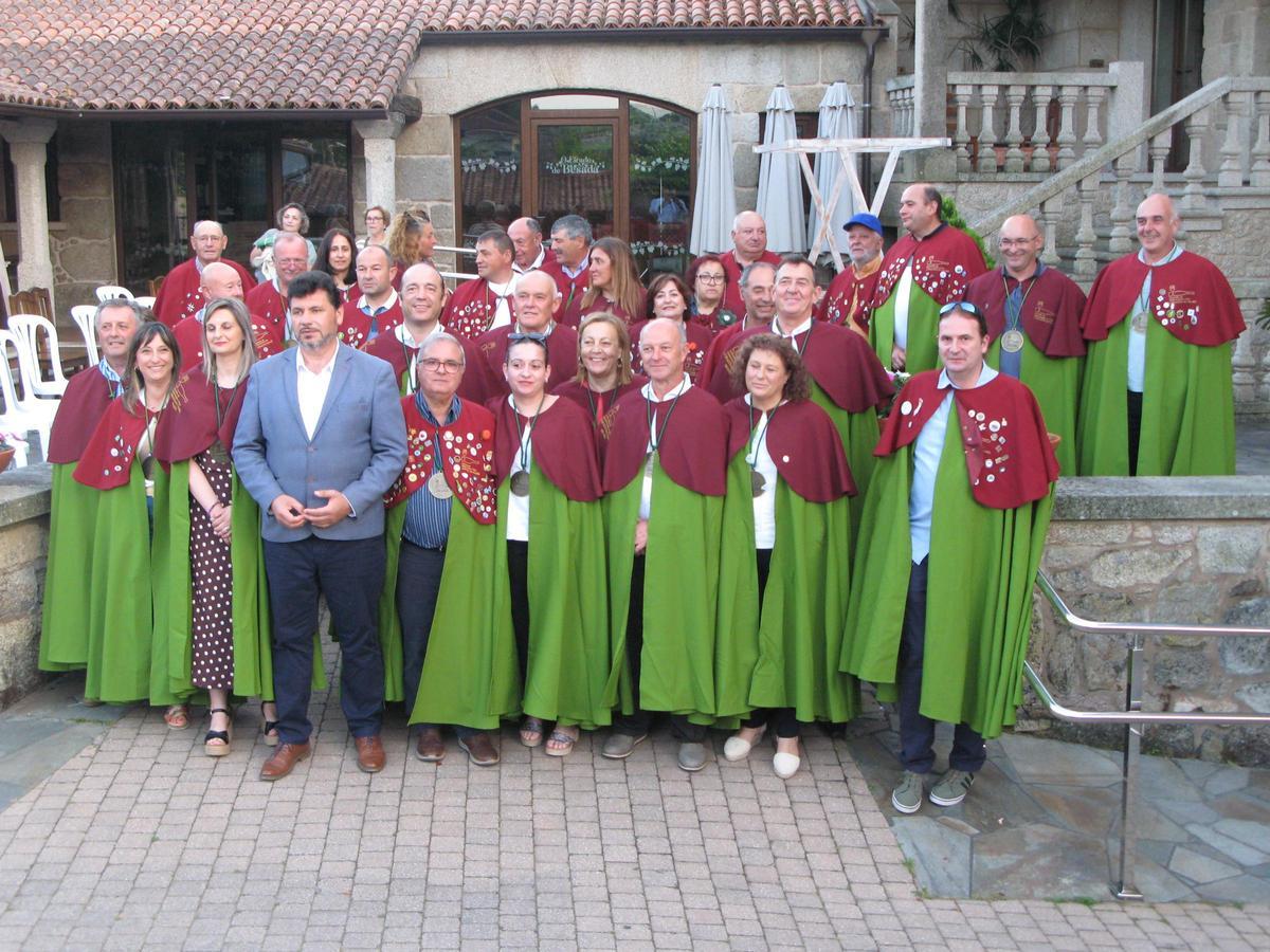 Asistentes al acto desplegado en la casa rural Eirado de Besada, en Xil.
