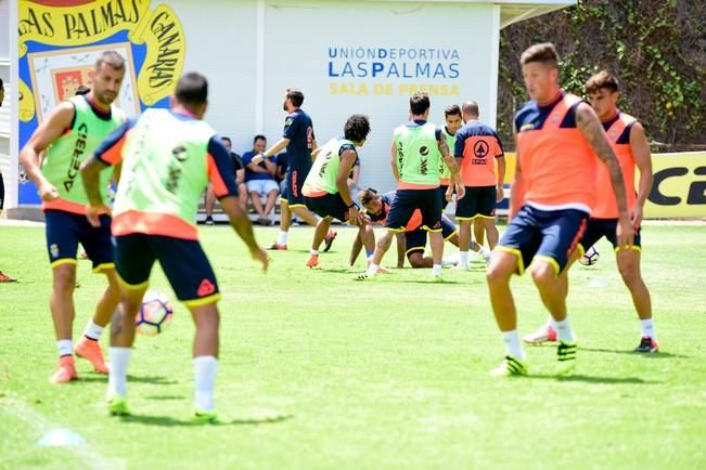 Entrenamiento de la UD Las Palmas en Barranco ...