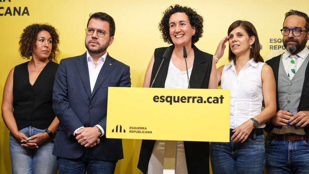 La secretaria general de ERC, Marta Rovira, flanqueada por Pere Aragonès y Marta Vilalta, tras los resultados de la consulta