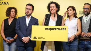 La secretaria general de ERC, Marta Rovira, flanqueada por Pere Aragonès y Marta Vilalta, tras los resultados de la consulta