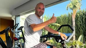 La nueva vida de Andrés Iniesta lejos del fútbol: así es su casa en Dubái con gimnasio
