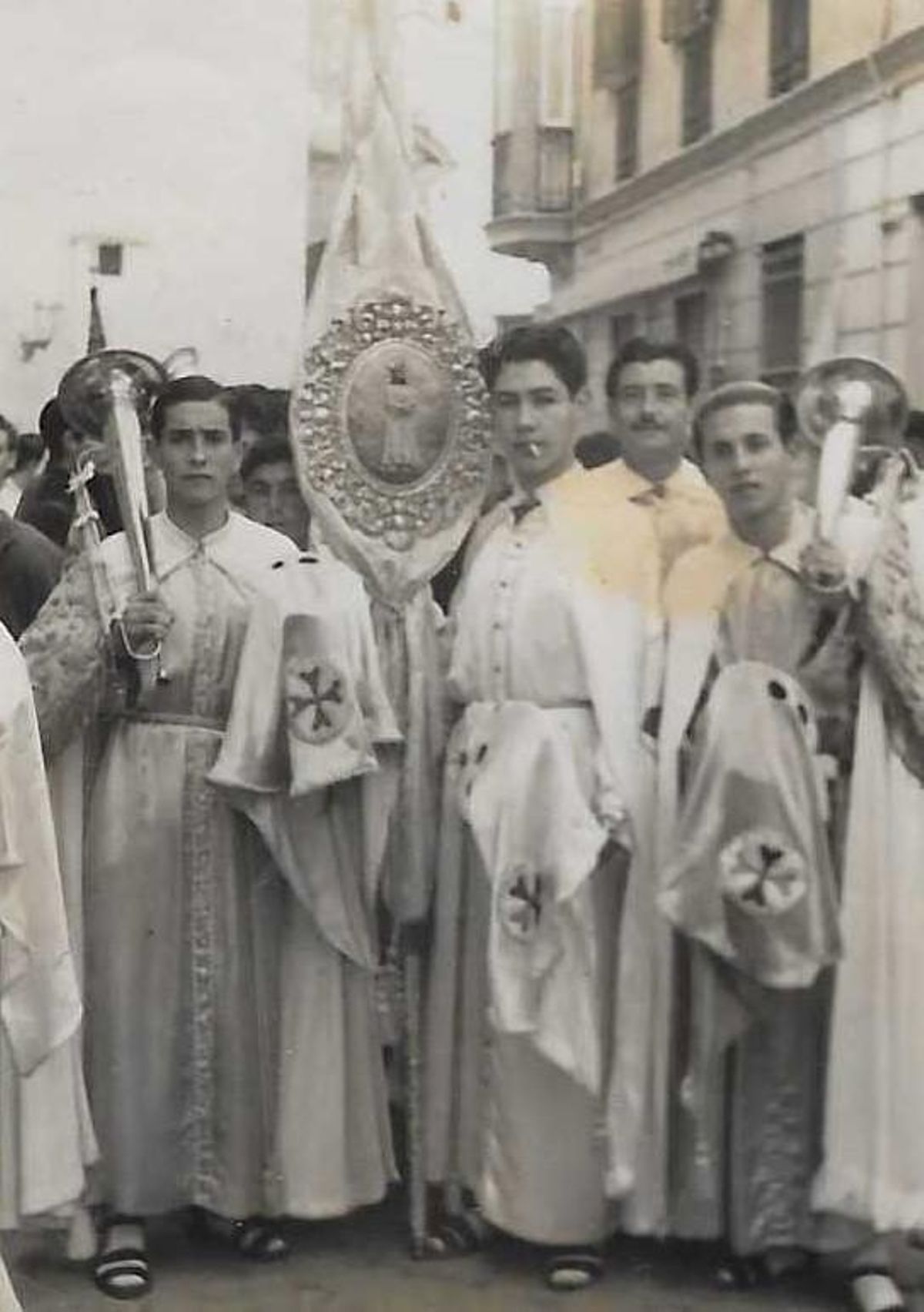 A la izquierda, de adolescente en el Cautivo.