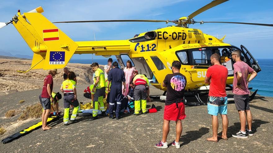 Trasladan a Gran Canaria a un surfista accidentado en Fuerteventura