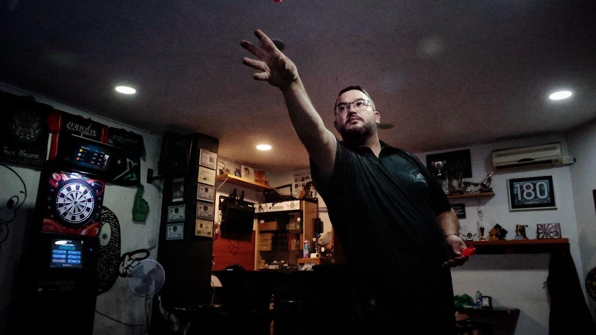 Cristo Reyes, campeón de España de dardos