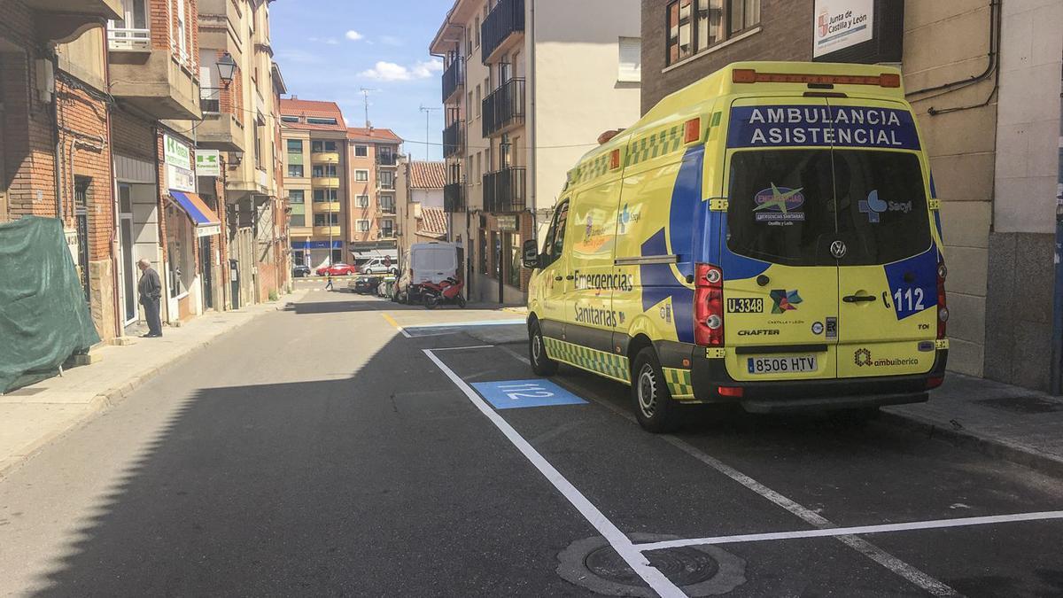 La mujer de 87 años herida fue atendida por personal facultativo de Sacyl que envió un ambulancia a la zona.