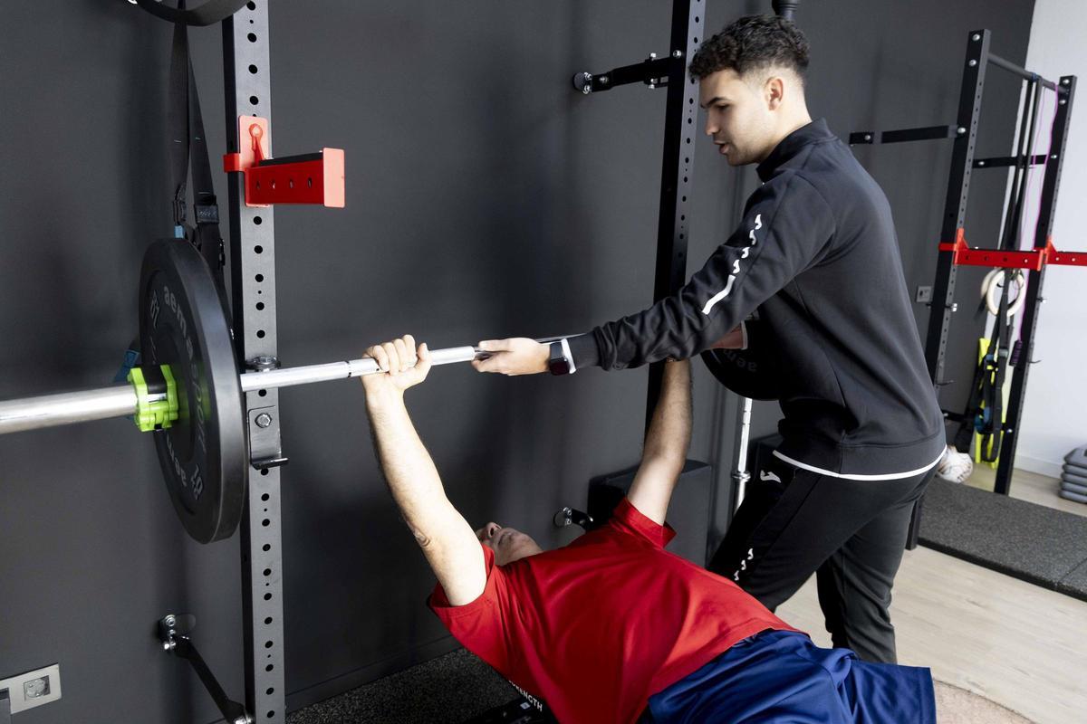Entrenar, cuidarse y conocer gente: el fenómeno de los gimnasios en Alicante