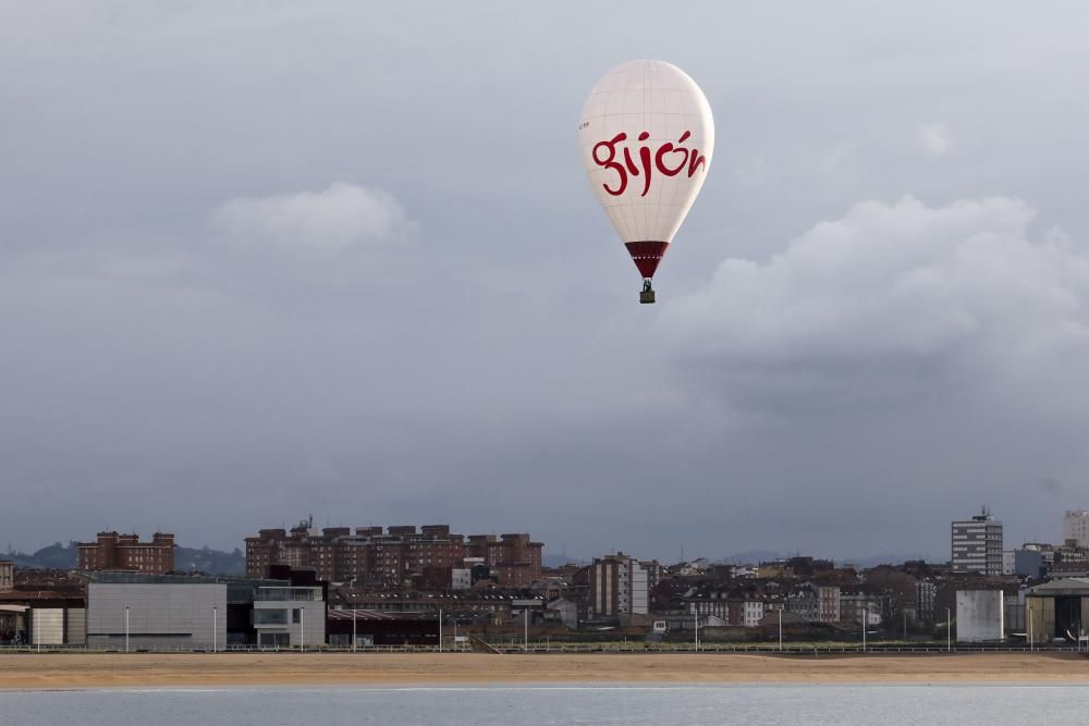 El globo de Gijón sobrevuela la ciudad